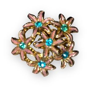 Vintage gold tone brooch